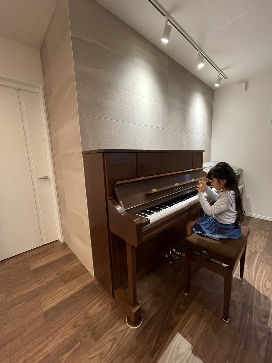 ヤマハピアノYU11Wnサイレント付きを納品致しました～♪ - 熊本のピアノ教室、ヤマハ音楽教室、ヤマハ英語教室なら「有明楽器」